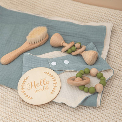 LuxWood™ | Coffret cadeau de luxe pour bébé avec couverture en coton et hochets en bois 